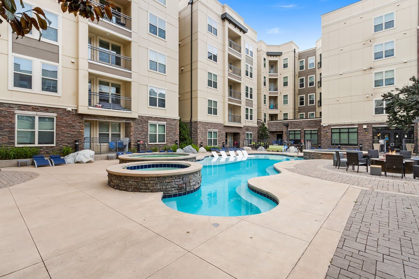 Swimming-Pool-01-District