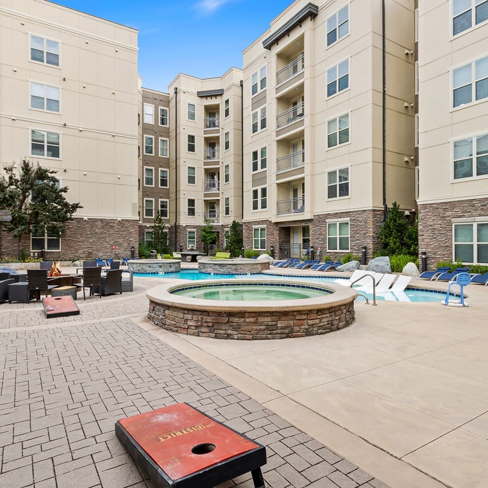 Swimming-Pool-02-District